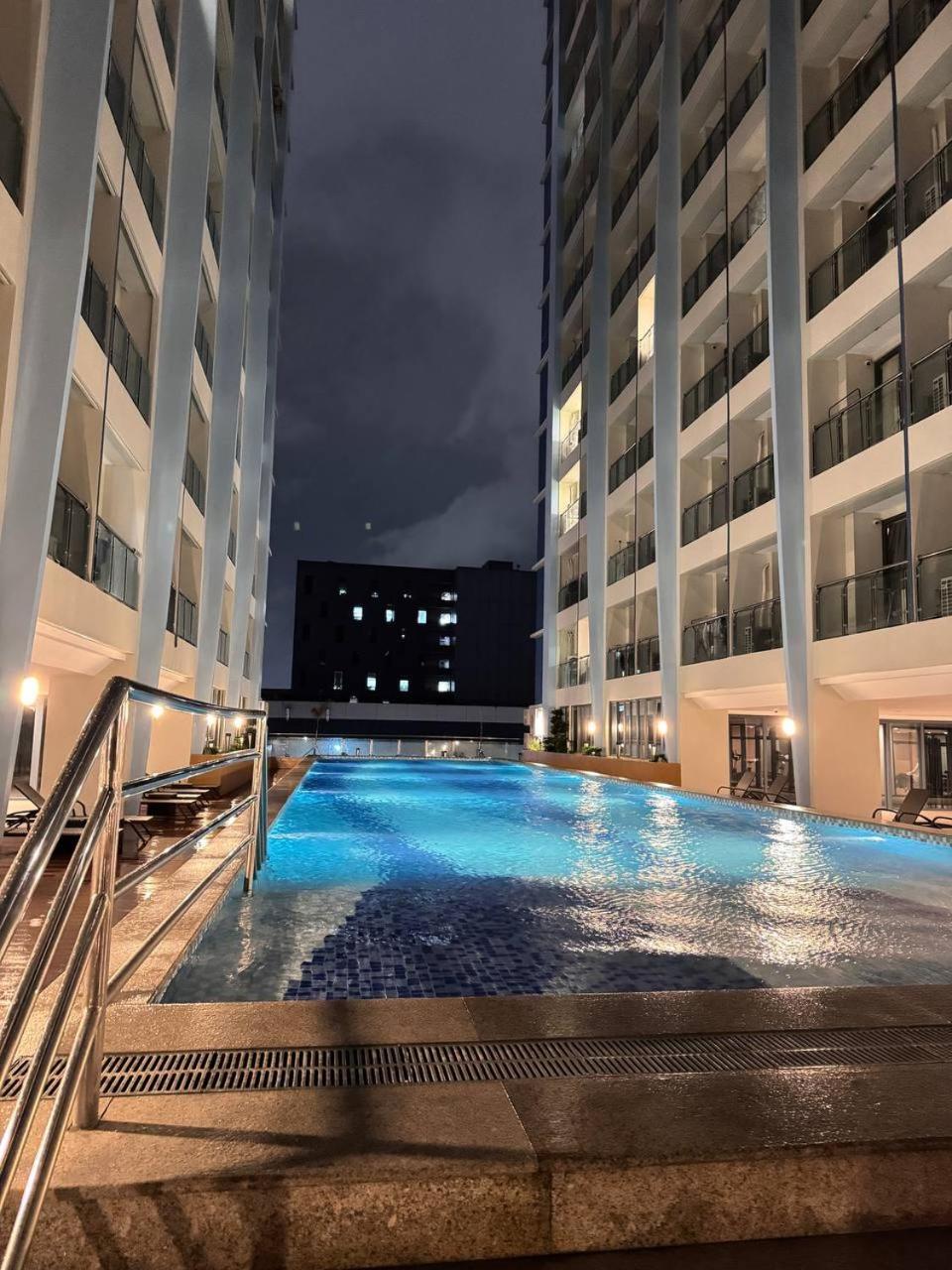 L Condotel Paranaque City Dış mekan fotoğraf