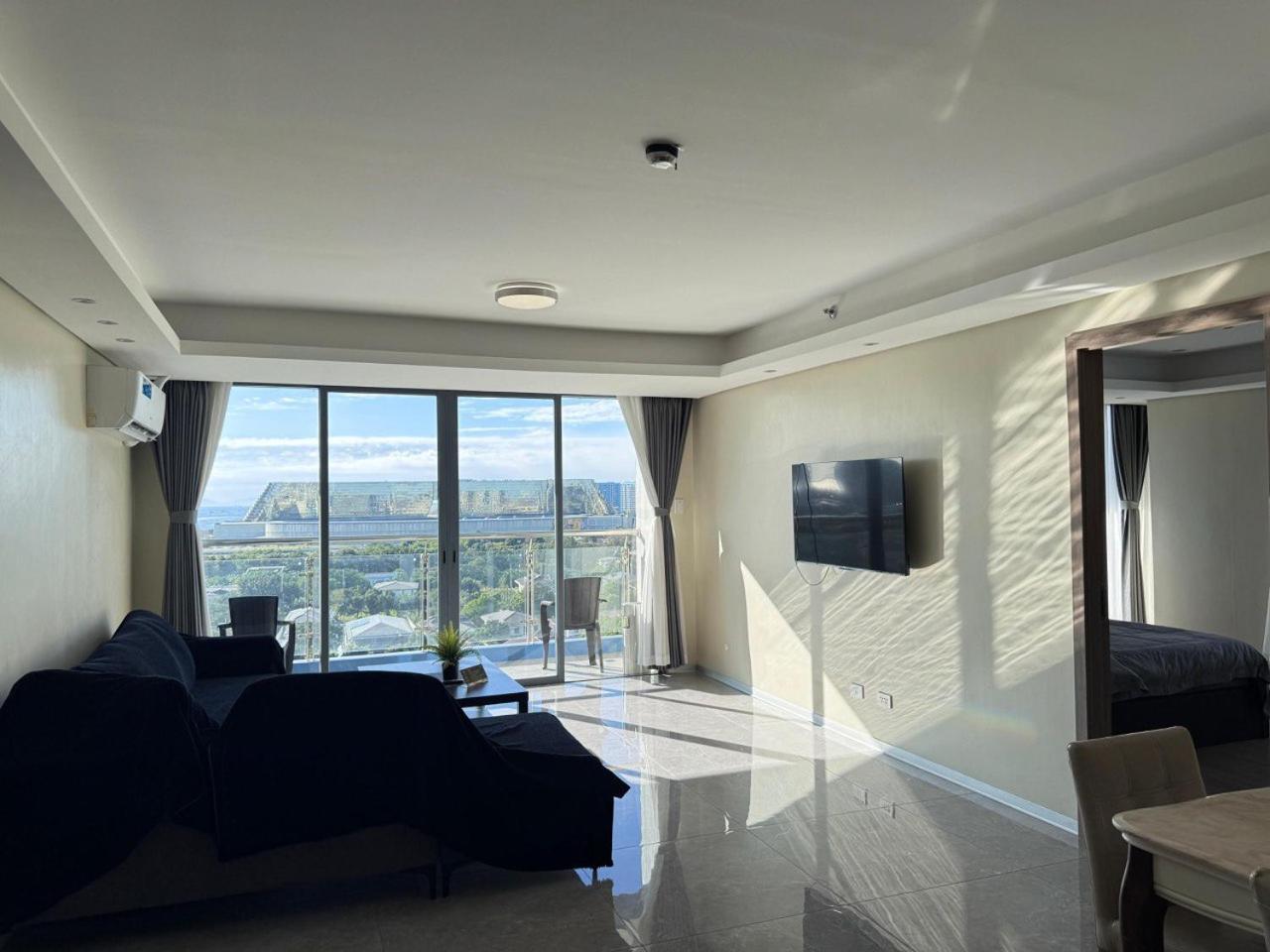 L Condotel Paranaque City Oda fotoğraf