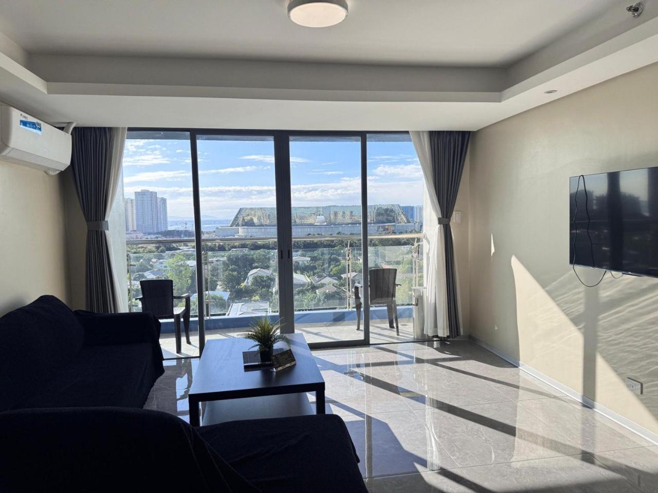 L Condotel Paranaque City Oda fotoğraf