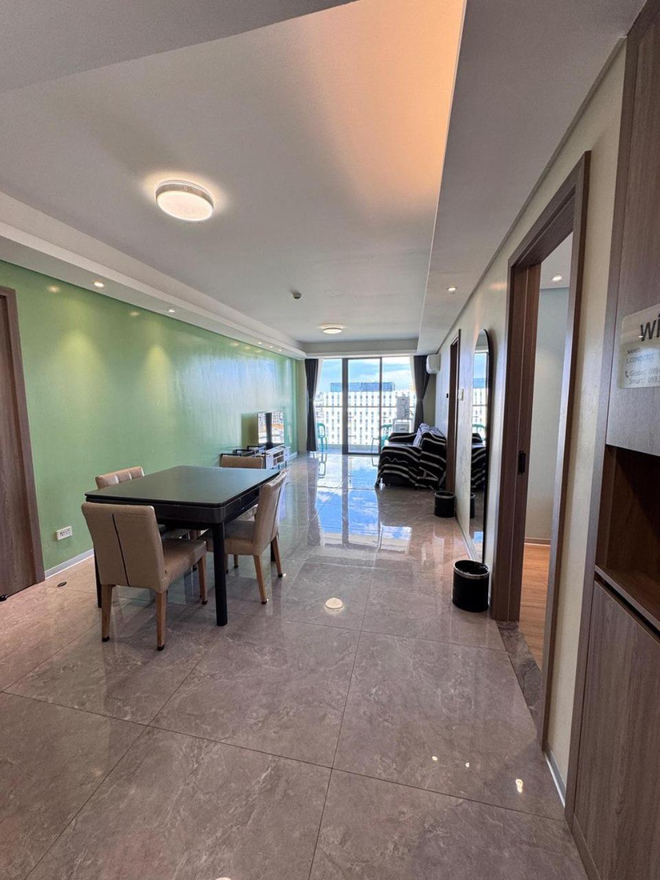 L Condotel Paranaque City Oda fotoğraf