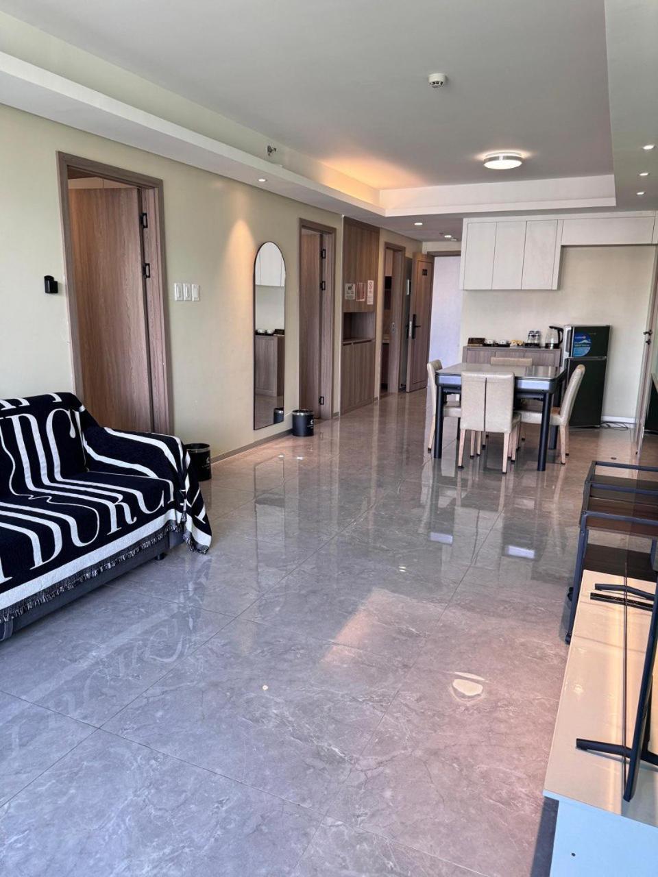 L Condotel Paranaque City Oda fotoğraf