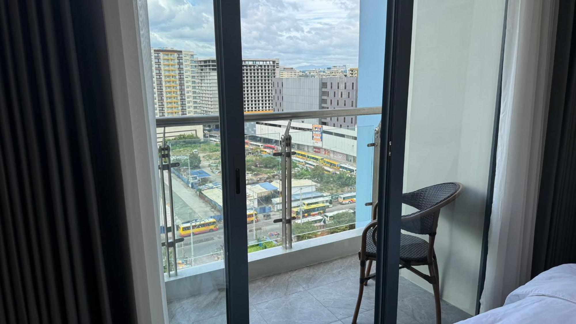 L Condotel Paranaque City Dış mekan fotoğraf