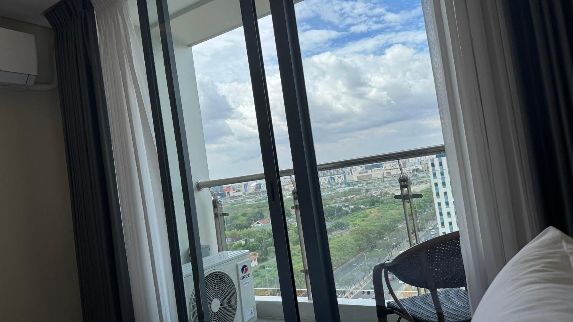 L Condotel Paranaque City Dış mekan fotoğraf